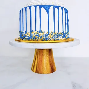 We love a good drip cakeFrom birthday cakes to cupcakes and corporate orders;let us help you make your occasion sweeter.