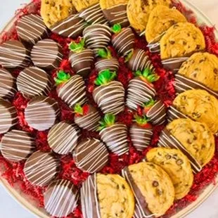 Our signature cookie platters are the best way to gift your loved one with a gourmet treat.