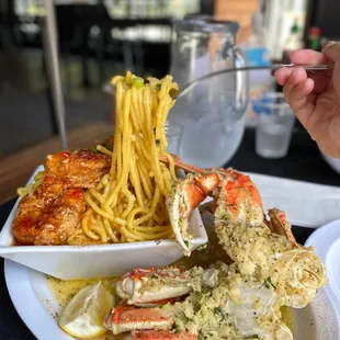 1/2 Half Dungeness Crab, Garlic Noodles and sweet chili tossed Prawns (08/2021)