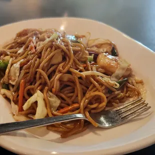 Shrimp Loemin. The Shrimp Lo Mein looked delicious but tasted like butane gas. It was awful and we couldn't eat it.