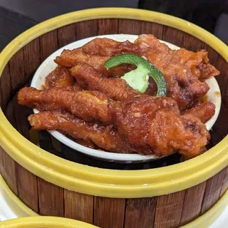 Steamed Chicken Feet in Brown Sauce