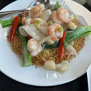 Fried Crispy Noodle with Assorted Seafood