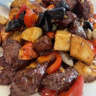 STIR FRIED BEEF WITH VELVET MUSHROOM