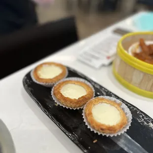 Egg custard tart w/ milk