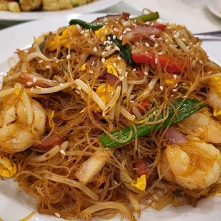 64. Stir Fried Rice Noodle with Beef