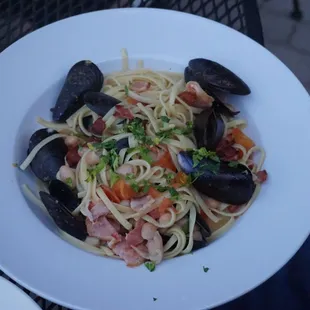 Mussels and Linguini Pasta