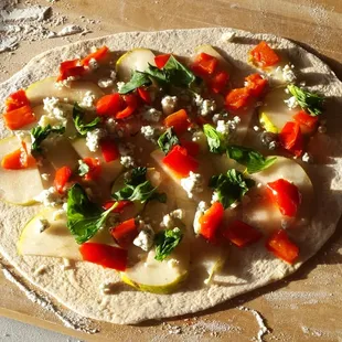 Arugola, pears, strawberries, goat cheese