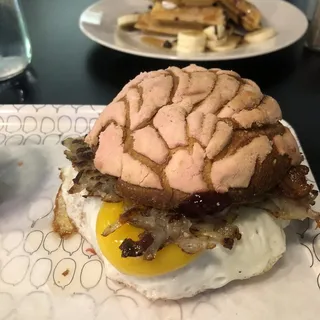 Mama concha sandwich