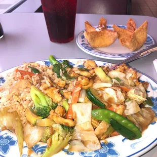 C1. Wang's Chicken and 2 Crab Rangoon Wonton