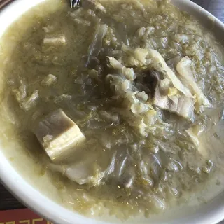 D6. Sauerkraut Stew with Pork