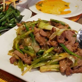 E7. Fire Wok Scallion Lamb