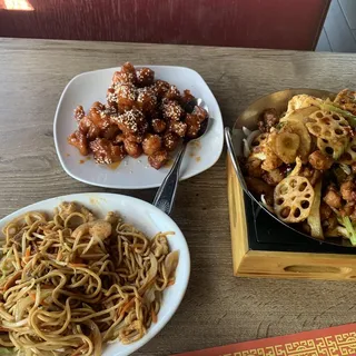 H15. Beef Chow Fun (Rice Noodle)