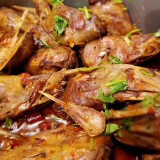 B6. Grilled Duck Head Pot