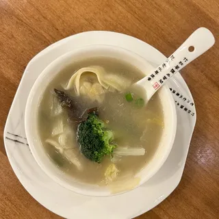 24. Wonton Soup (Pork) 24. (2)