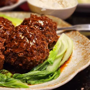 Massive &quot;Lionhead&quot; Meatballs!