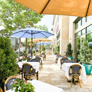 Patio/Outdoor Seating