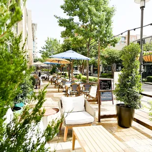 Patio/Outdoor Seating