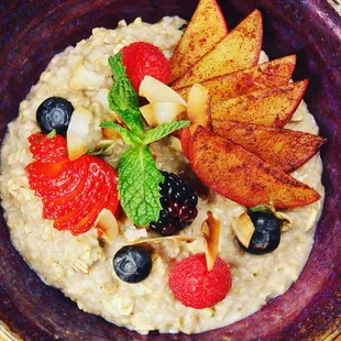 Apple cinnamon oatmeal