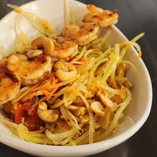 Papaya salad with grilled shrimp