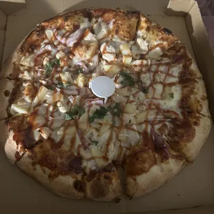 BBQ chicken pizza: pretty good!