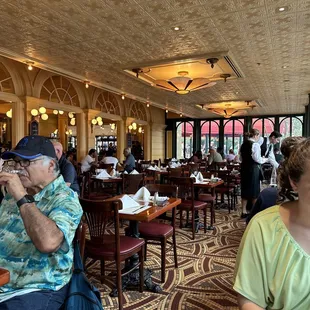 Dining Room - Very busy! Elegant!