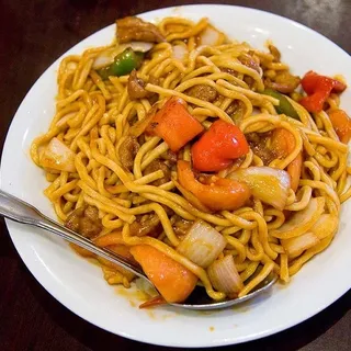 Tomato Beef Chow Mein