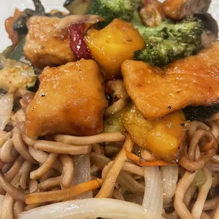 Mango salmon over noodle. Yummy!!