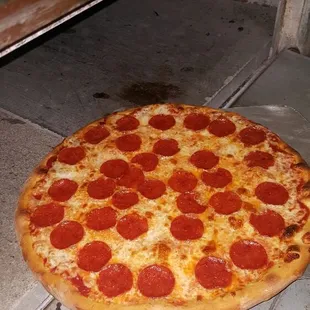 Large Pepperoni Pizza