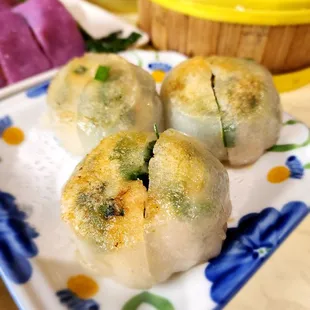 Shrimp and chive dumpling