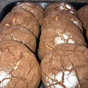 a tray of freshly baked cookies
