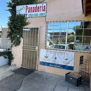 Front of Panadería