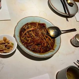 Garlic oil boiled eel
