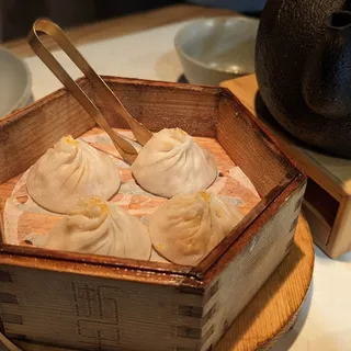 (4) Crab meat xiao long bao (4 pieces)