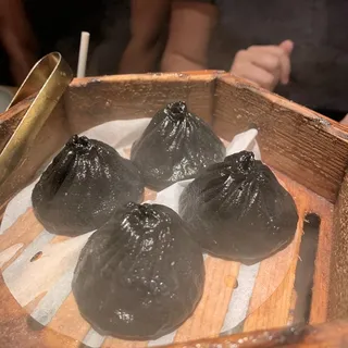 (4) Black truffle xiao long bao (4 pieces)