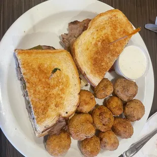 My favorite the friend mushrooms so yummy! Had it with roast beef sandwich, it had a roasted pepper inside the sandwich.