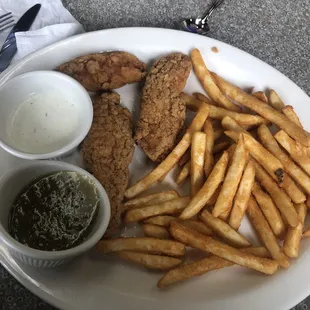 Chicken strips ps it comes with 4 I just had 3 in the pic