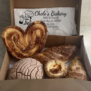 mouth watering goodness I'll take 3 boxes por favor