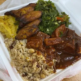 BBQ tofu, rice &amp; peas, kale, vegan mac &amp; cheese, plantain