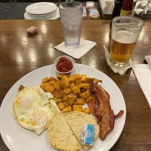 Bland basic breakfast....no Champagne or Prosecco was available....had to settle for a beer.
