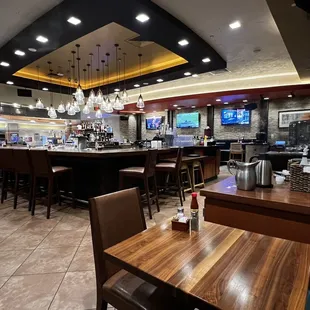 Really nice bar area with good size TVs. The great airport restaurant.