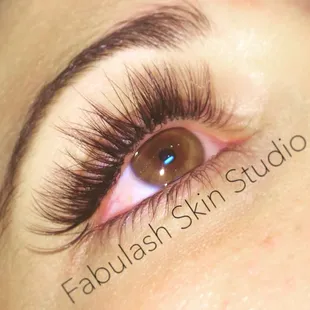 Long wispy Russian volume