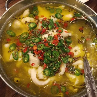 Boiled Fish with Green Pepper Sauce