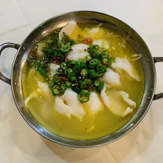 Boiled Chicken with Green Pepper Sauce