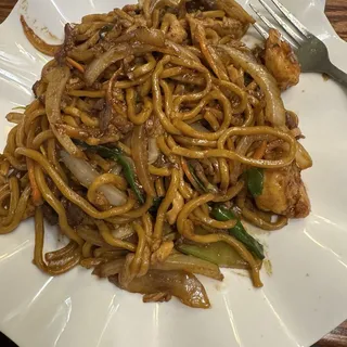 R5. House Special Lo Mein本楼捞面