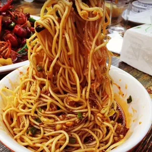 Lo mein noodles