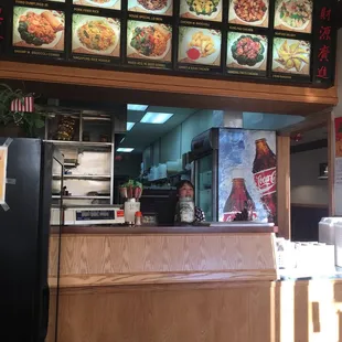 Grabbing dinner to go! Can you say Chinese?