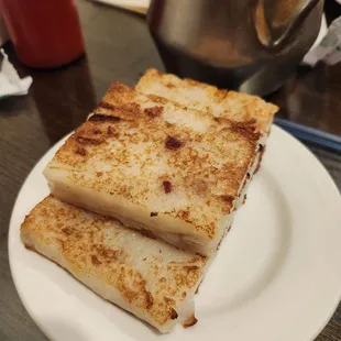 Pan Fried Turnip Cake || IG: @misspiggyeats