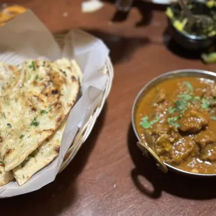 Goat Curry (12 OZ) &amp; Garlic Naan