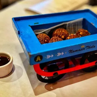 Vazhaipoo Kola Urundai