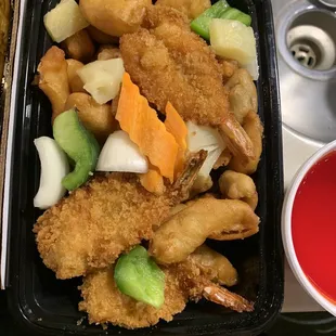 food, chicken wings and fried chicken